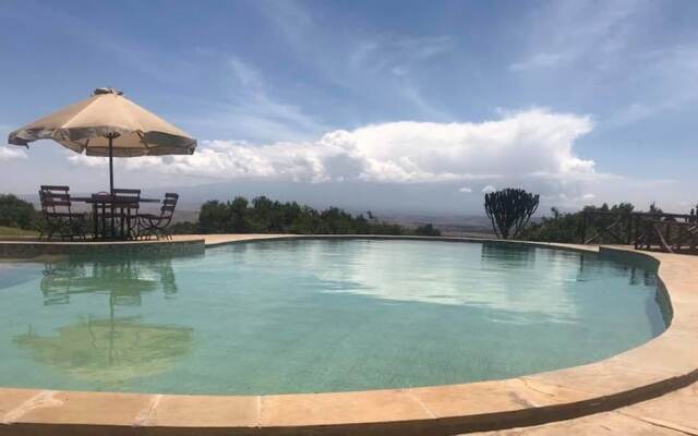 Rhino Watch safari Lodge