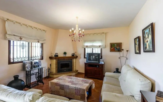 Cortijo Angela Vinuela by Ruralidays