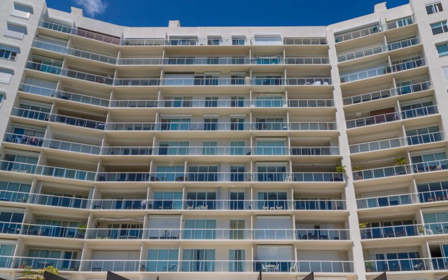 ARENA Stunning 2 BDR Beachfront- Designer Vibes