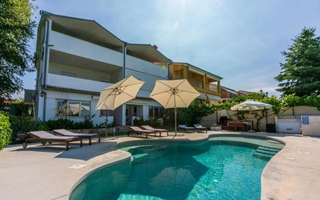 Apartments Pool