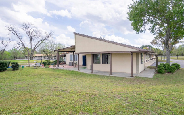 OYO Hotel Daleville AL Hwy 84