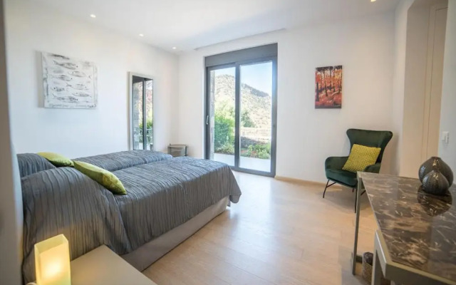 Sea View 6 Bedroom Villa With a Heated Pool