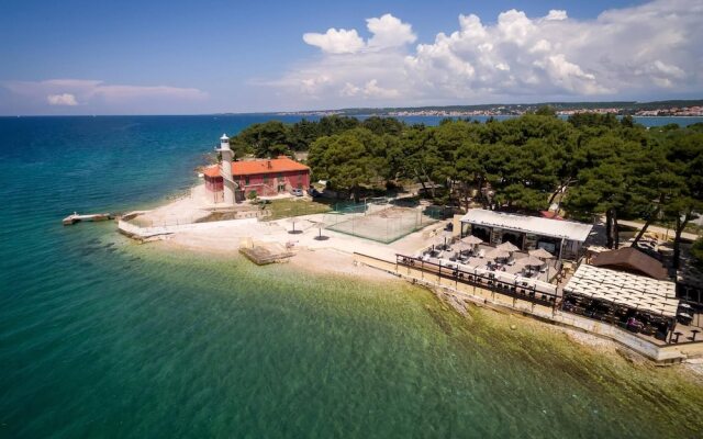 Amazing Sea View And Very Close To Sandy Beach