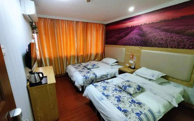 Jinfeng Hotel (Guangzhou Shangxiajiu Pedestrian Street Chenjiazhao Subway Station)