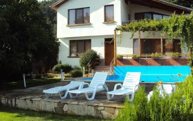 Villa Mirlevi