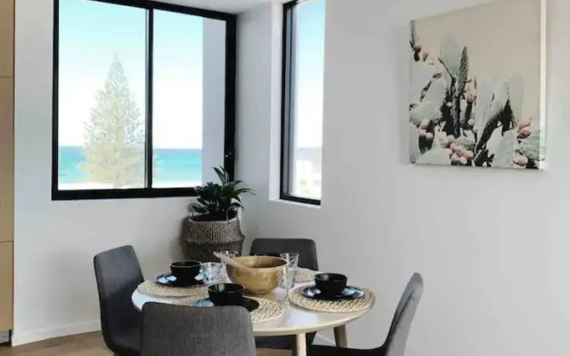 Modern 2 Bedroom Palm Beach Apartment With Ocean Views