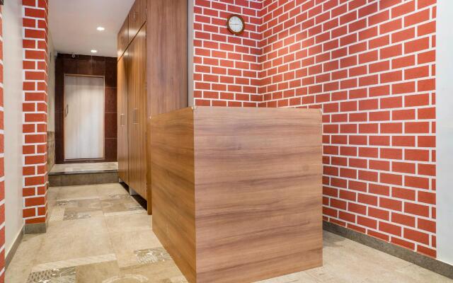 OYO Home 45370 Elegant Home Powai