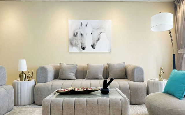 Massive 2 Bedroom with Palm View Balqis