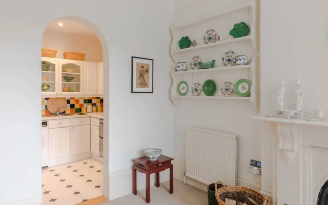Traditional 2 Bed Apartment, Notting Hill