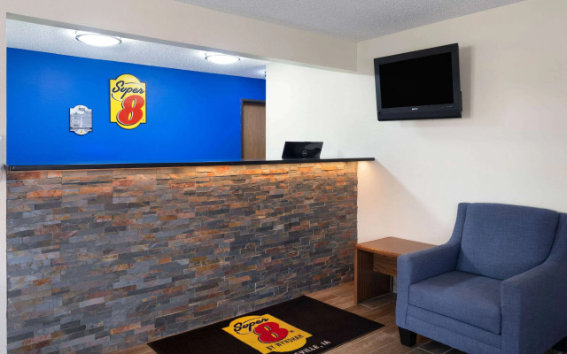 Super 8 by Wyndham Dyersville near Field of Dreams