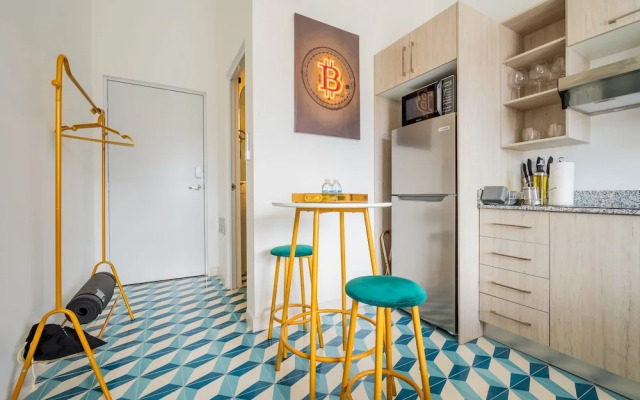 w Radiant Loft w Fabulous Deco in Santa Ana
