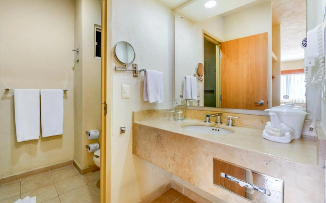 Comfort Inn Puerto Vallarta Golfside & Marina