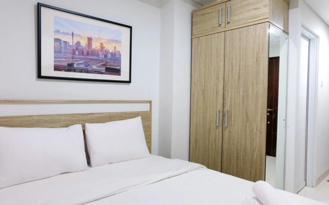 Cozy Studio Apartment with Smart TV at Springwood Residence