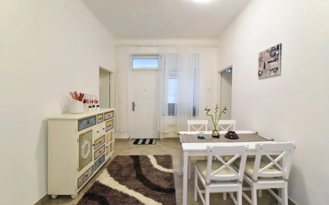 Apartment Heart to Heart