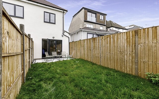 Beautiful 3 Bed Abode in Hanwell