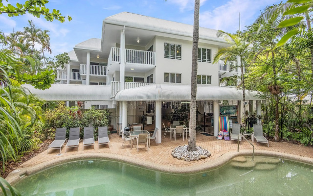 Port Douglas Outrigger Holiday Apartments