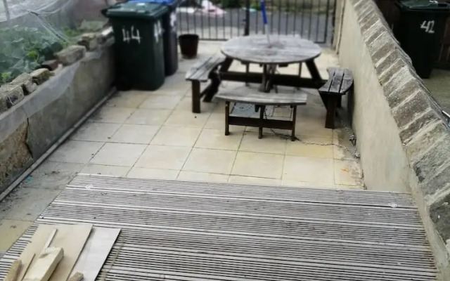 Room-charming Bradford Room to Rent With
