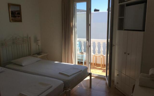 Nikoleta Studios & Rooms