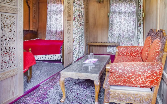 GuestHouser 1 BR Houseboat 126f