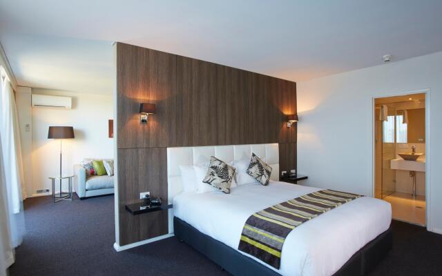 Holiday Inn Warwick Farm by IHG