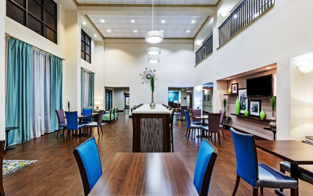 Hampton Inn & Suites Houston - Rosenberg