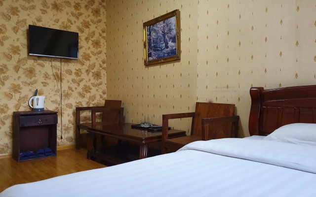 Land Hotel