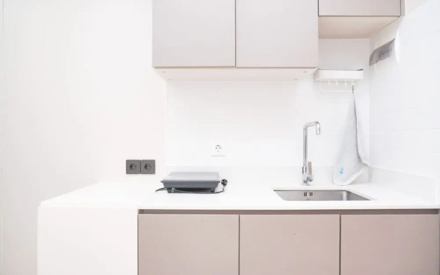 Comfort And Nice 1Br Apartment At Gold Coast