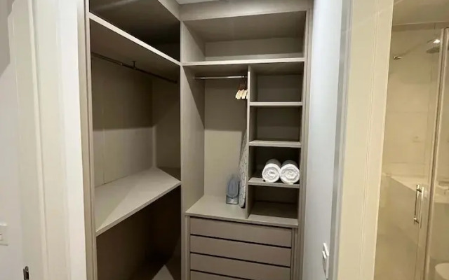 w Impressive 3BR w Sunny Terrace in Chueca