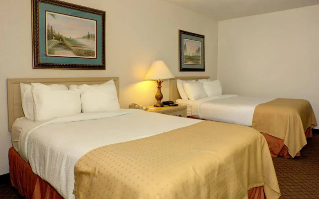 Riverwalk Inn & Suites