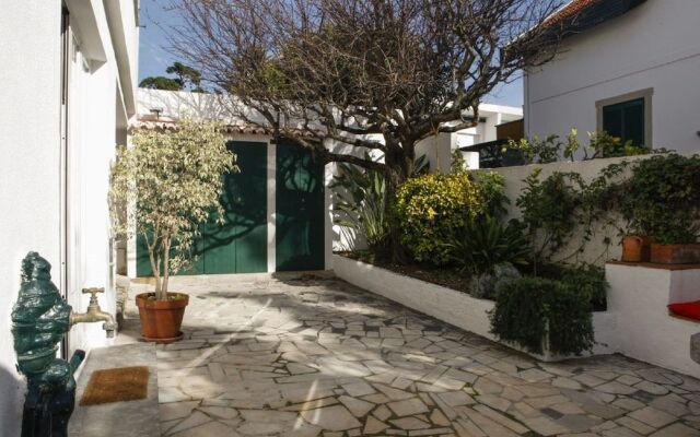 Cushy Apartment with garden in Estoril