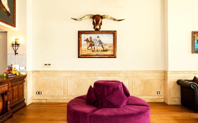 Seventeen Saloon Hotel
