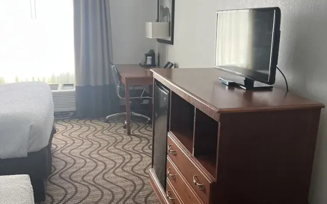 Mathis Deluxe Hospitality