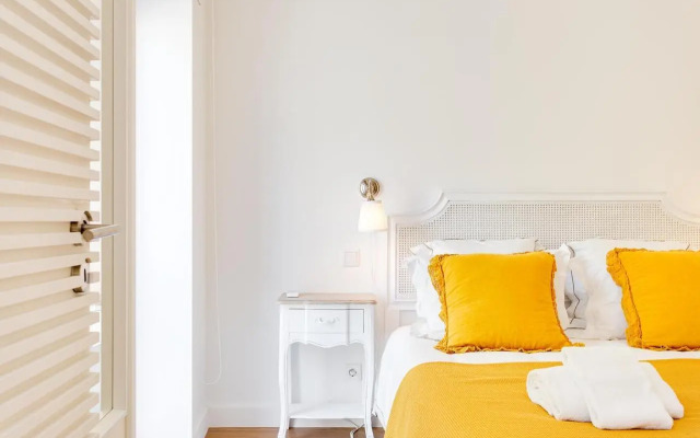 Wood Premium Downtown Apartment by DA'HOME