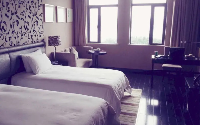 Lujiang Harbourview Hotel