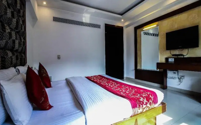 OYO Rooms Arakashan Road 3