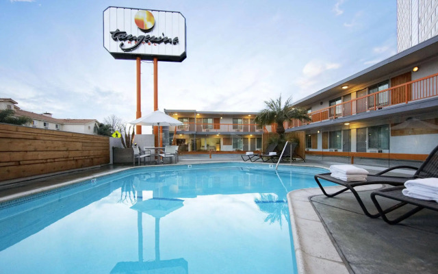 The Tangerine - A Burbank Hotel