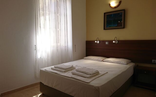 Eleni Rooms