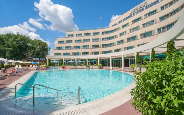 Jeravi Hotel