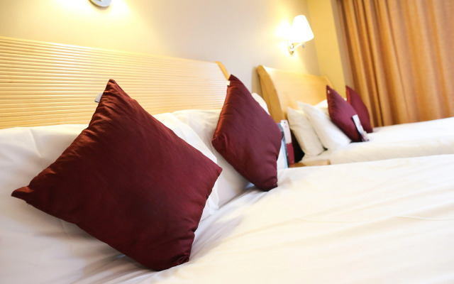 Crowne Plaza Manchester Airport by IHG