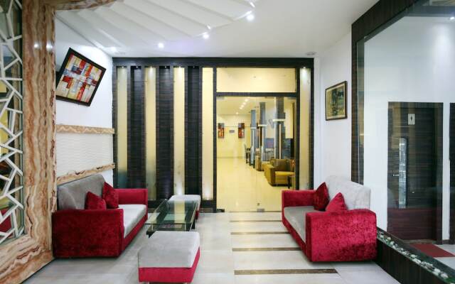 OYO 1673 Hotel MM Yellowuds