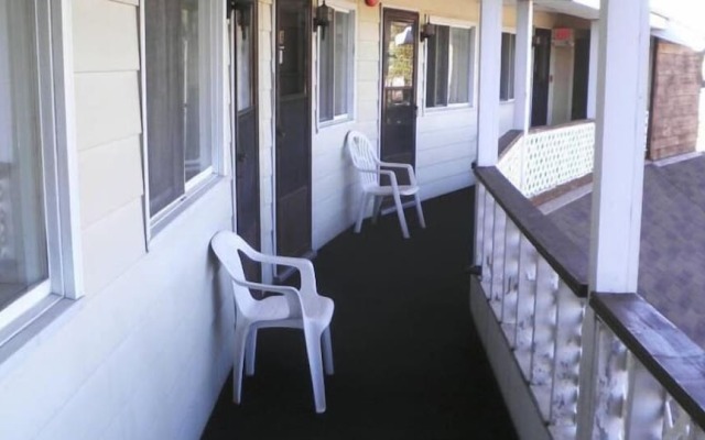 Aquarius Motel