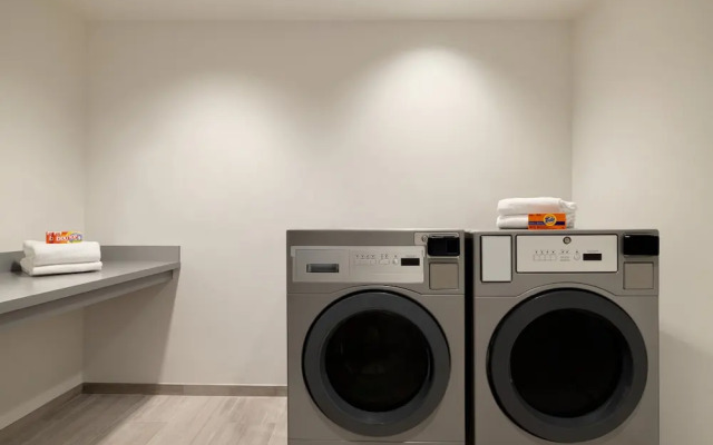 Springhill Suites By Marriott Fargo