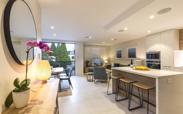 Executive 2 Storey Apartment with Pool