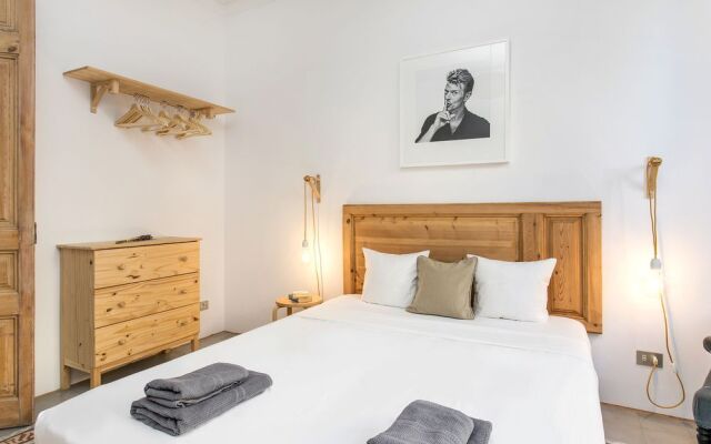 Spacious and luminous flat with balcony