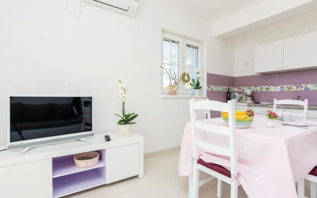 Nice Apartment in Pakostane With 1 Bedrooms and Wifi