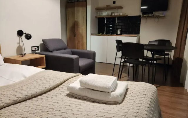 Walk to Ski Lift-1br-studio-balcony-parking
