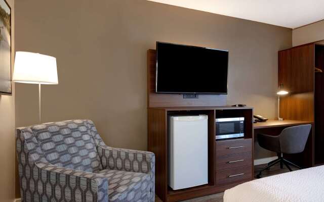 Days Inn by Wyndham Victoria Uptown