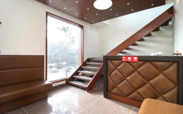 OYO 29265 Hotel Gold