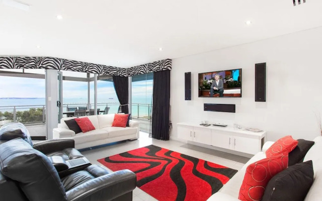 Spinnakers Apartments