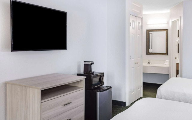 Days Inn & Suites by Wyndham Williamsburg Colonial